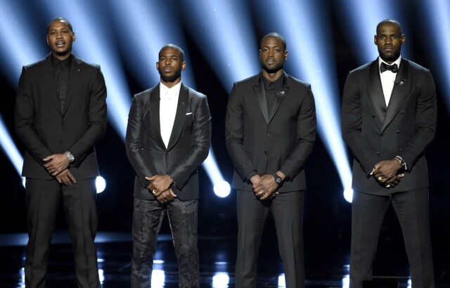 GRIPENDE TALE: Basketballproffene Carmelo Anthony, Chris Paul, Dwyane Wade og LeBron James åpnet ESPY Awards 2016 på Microsoft Theater i L.A. med en tale om kjærlighet og toleranse etter volden mellom politi og sivilie i USA den siste tiden. Foto: Ap GRIPENDE TALE: Basketballproffene Carmelo Anthony, Chris Paul, Dwyane Wade og LeBron James åpnet ESPY Awards 2016 på Microsoft Theater i L.A. med en tale om kjærlighet og toleranse etter volden mellom politi og sivilie i USA den siste tiden. Foto: Ap